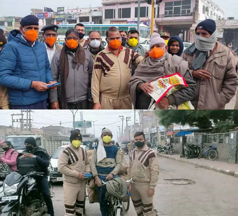 कोविड से बचाने के लिए लोगों को सुरक्षा कवच पहना रहे डेरा श्रद्धालु