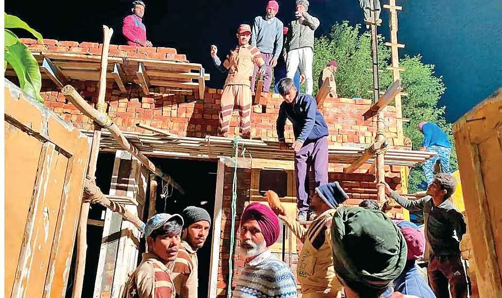 ‘जब हाथ खड़े कर गई सरकार तो डेरा श्रद्धालुओं ने ली गरीब परिवार की सार’