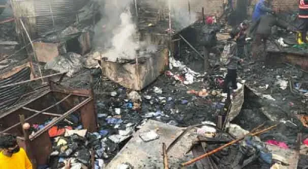 लाजपत राय मार्केट में 80 स्टाल जलकर राख