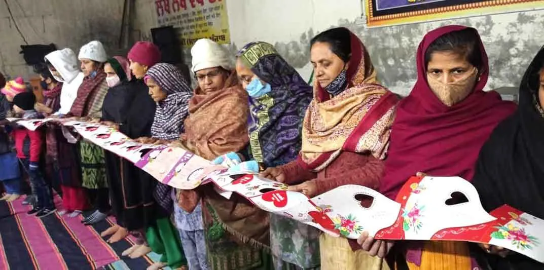पूज्य गुरु जी को भेजा 103 फुट लम्बा ‘बधाई कार्ड’