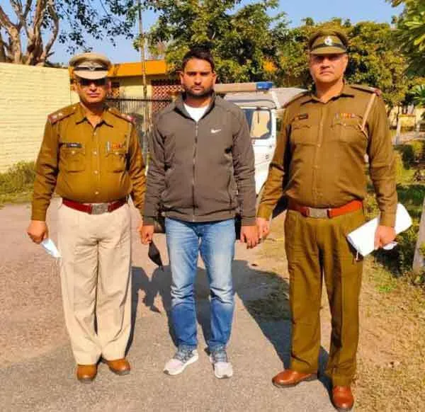 120 आपराधिक मामलों का मोस्ट वांटेड इनामी बदमाश पुलिस की गिरफ्त में