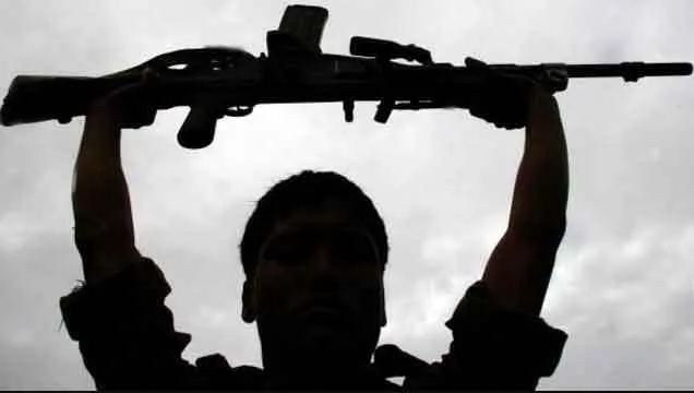 तीन इनामी सहित 23 नक्सलियों ने किया समर्पण