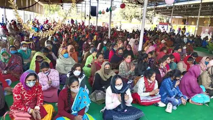 जरूरतमंद परिवारों के बच्चों का सहारा बनें सेवादार