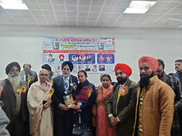 ओंटारियो फ्रेंड्स क्लब कनाडा ने किया ‘फलक’ का विमोचन