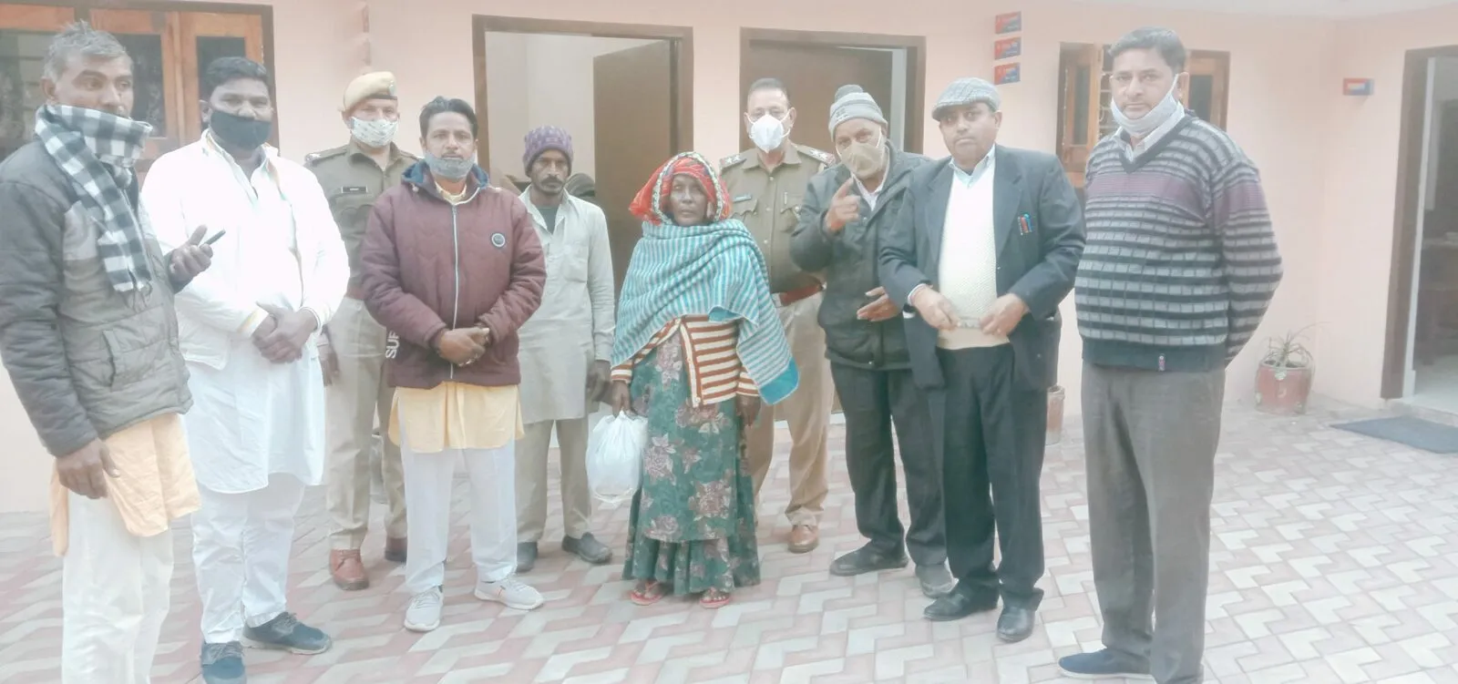 मानसिक रूप से परेशान गुमशुदा महिला को परिवार से मिलवाया