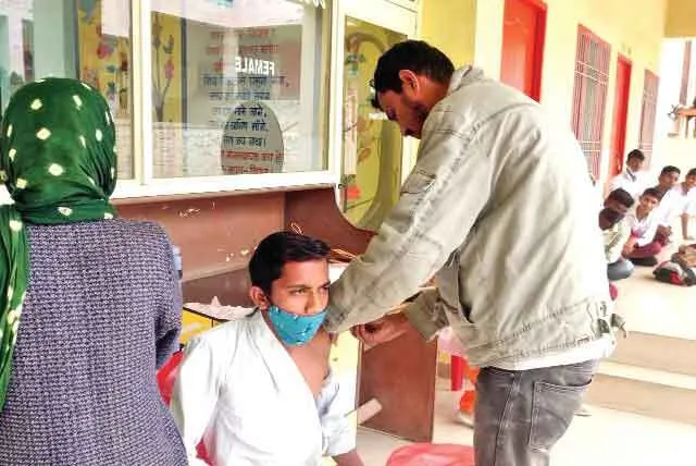 शाह सतनाम जी नोबल स्कूल कोटड़ा में मास्क वितरण व वैक्सीनेशन कैंप आयोजित