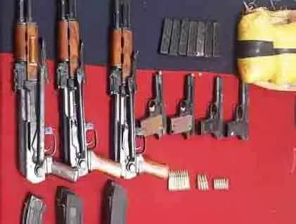 बीएसएफ के जवानों ने बरामद किया हथियारों का जखीरा
