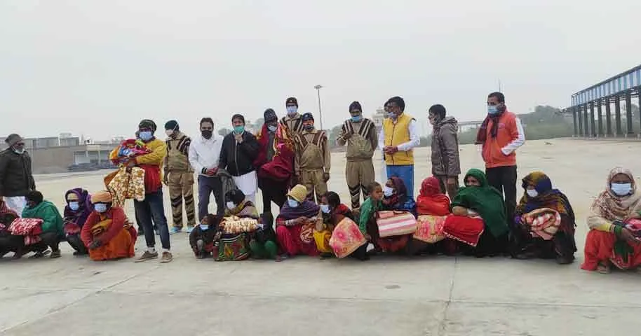 नाथूसरी चौपटा की साध-संगत ने 50 जरूरतमंदों को बांटे मास्क व कंबल