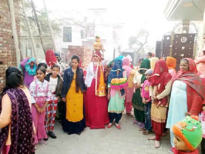 बेटी के जन्म की खुशी में किया कुआं पूजन