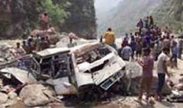 उत्तराखण्ड में बारात का वाहन दुर्घटनाग्रस्त, 14 की मौत