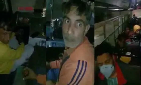 चलती बस में परिचालक ने पी शराब, विडियो वायरल