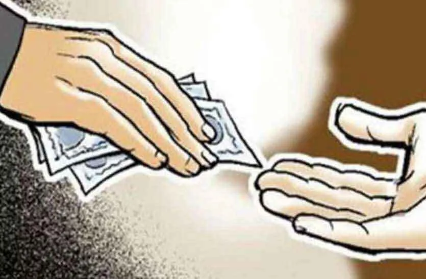 लाईनमैन और एसआई रिश्वत लेते रंगे हाथ गिरफ्तार