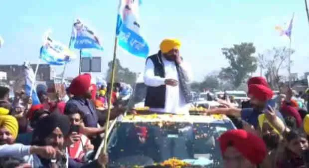 रोड़ शो के वक्त भगवंत मान की आंख में लगा फूल