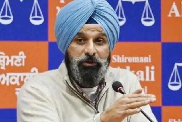 मजीठिया ने छोड़ा मजीठा, केवल अमृतसर ईस्ट से लड़ेंगे चुनाव