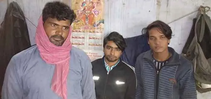 सीएम उड़नदस्ता ने तेल के टैंकरों से डीजल, पेट्रोल निकालते तीन पकड़े