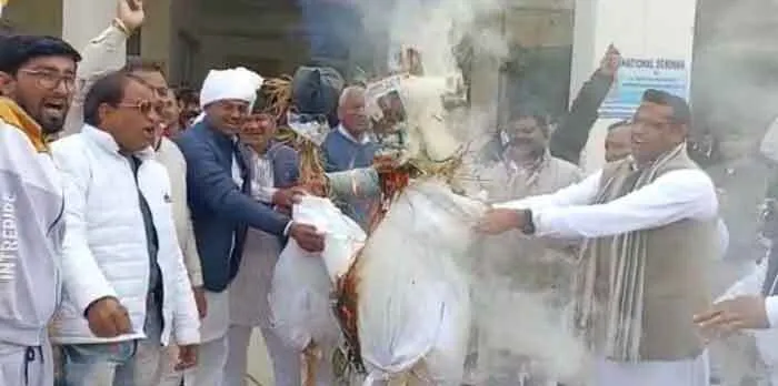 वार्षिक कैलेंडर से पूर्व सीएम बंसीलाल का फोटो हटाने पर बिफरे कांग्रेसी