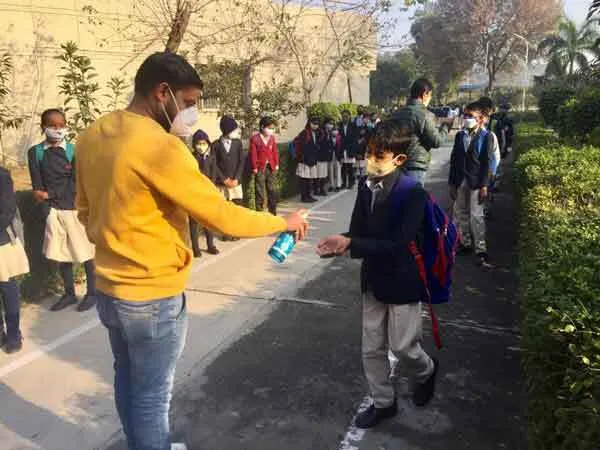 कोरोना महामारी के बढ़ते प्रकोप के चलते बाधित हुई शिक्षा