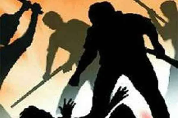 नशे में चूर पति ने पत्नी व बच्चों पर बरसाया कहर