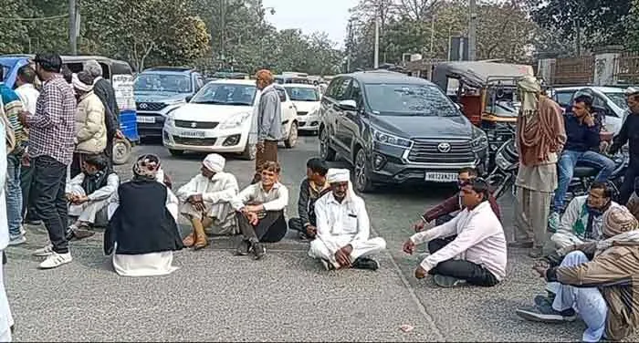 डेंटल सर्जन मौत के मामले में परिजनों ने लगाया जाम, पुलिस से हुई कहासुनी