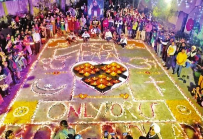 पूज्य गुरू जी के आगमन की खुशी में साध-संगत ने जलाए 3617 दीये
