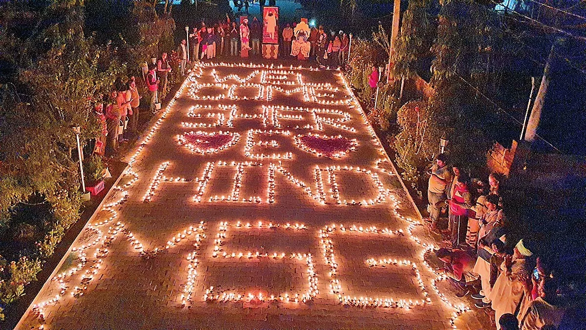 ‘दीपमालाओं’ से जगमगा उठा शाह सतनाम जी अमनपुरा धाम