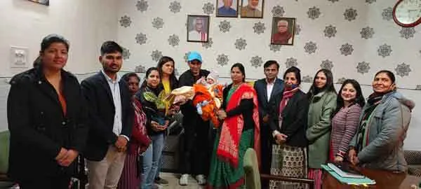 दो नन्हें बेसहारा बच्चों को मिला परिवार के रूप में नया सहारा