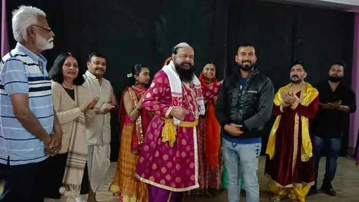 भारत के साथ पाकिस्तान में भी गधे की बारात नाटक ने मचाई धूम