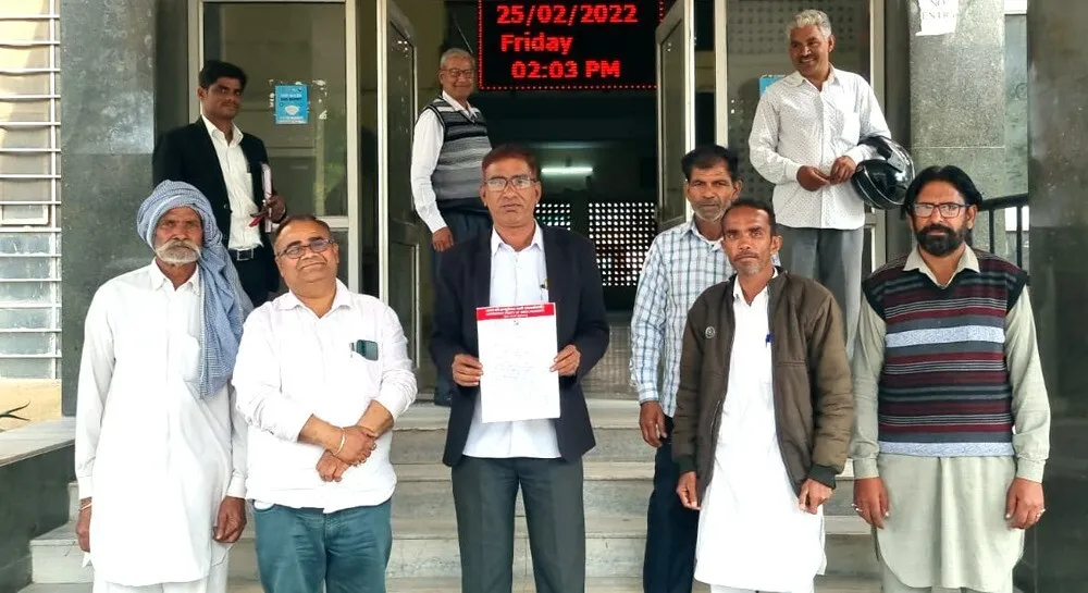 अपने लाडले को देखने के लिए तरसी आंखें