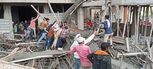 दु:खद: पुणे में निर्माणाधीन इमारत ढहने से 6 श्रमिकों की मौत, 5 घायल