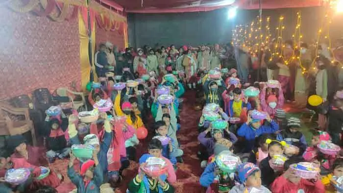 जो आये तेरे दर पे, वो जाये झोली भर के…
