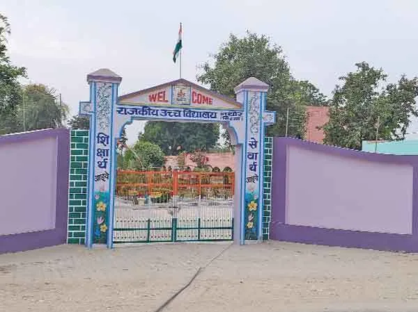 स्कूल तो अपग्रेड, लेकिन नहीं लग रही 11वीं व 12वीं की कक्षाएं