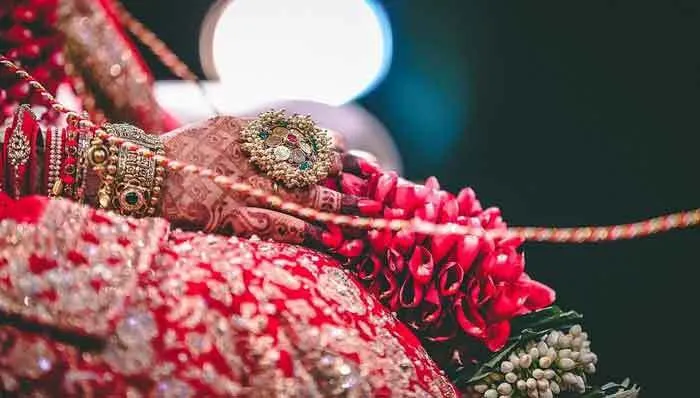 दुल्हन कहीं घर न लूट ले जाए…