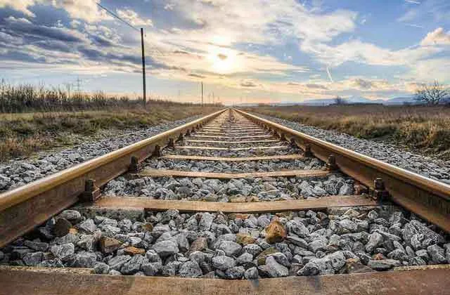 स्टेशन पर गाड़ियों की क्रोसिंग होगी आसान