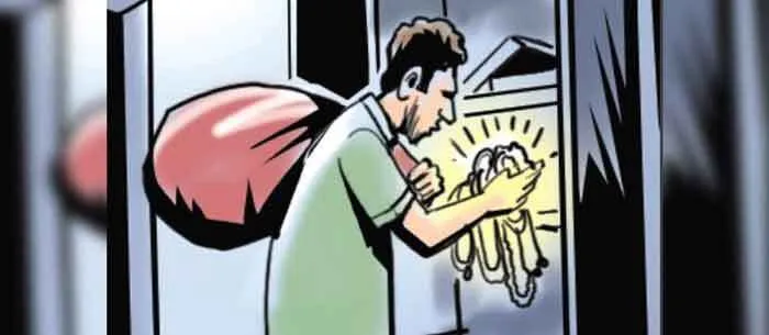 अज्ञात चोरों ने सेंधमारी कर लाखों के बर्तन चुराए, कैमरे में कैद हुई वारदात