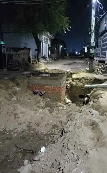 मनमानी: वार्ड के लोगों ने घरों के आगे कर दिया गली का निर्माण