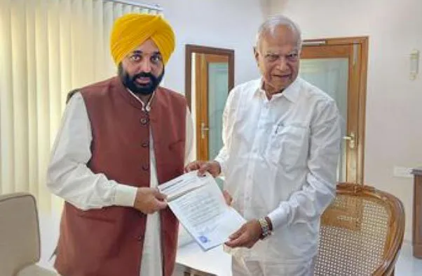 भगवंत मान ने राज्यपाल से मिलकर सरकार बनाने का किया दावा पेश