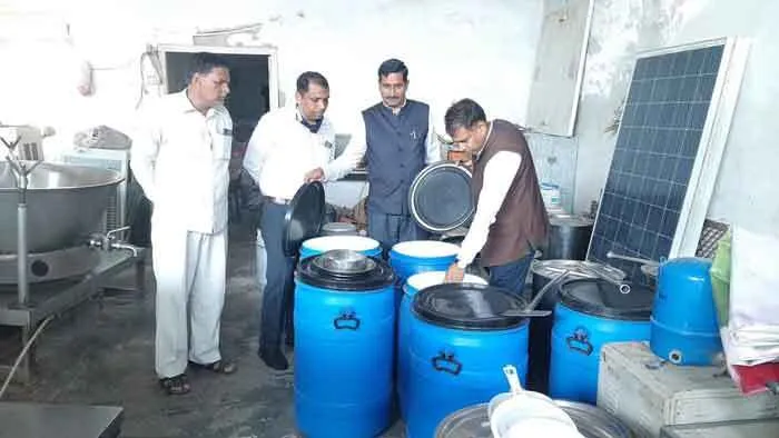 दूध व घी की डायरियों पर सीएम फ्लाइंग की छापेमारी