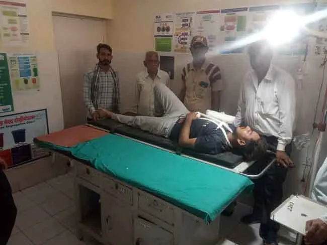 हादसे में घायल युवकों को डेरा श्रद्धालुओं ने पहुंचाया अस्पताल