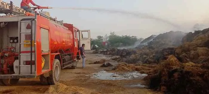 गौशाला में लगी आग, हजारों क्विंटल तूड़ी जलकर राख