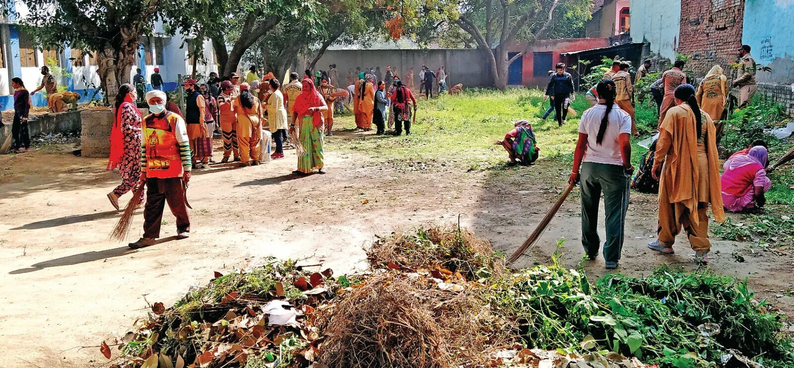 गुरूग्राम सफाई महा अभियान : साध-संगत ने महज दो घंटों में ही बदला स्कूल के ग्राउंड का रूप