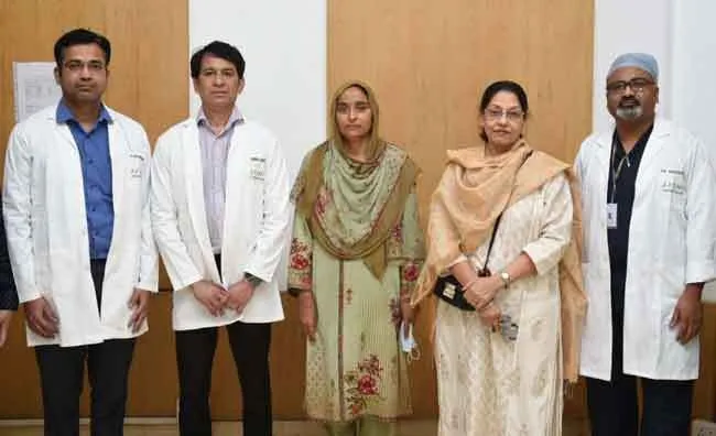 बेटी की जान बचाने को बुजुर्ग माता-पिता ने दी किडनी व लीवर