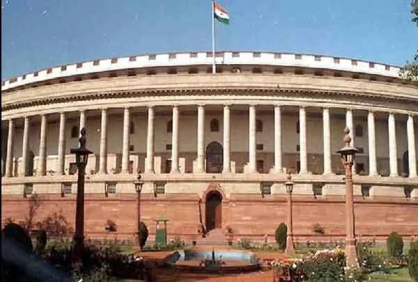 दिल्ली के तीनों निगमों को एक करने संबंधी विधेयक लोकसभा में पेश