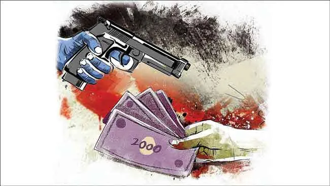 हथियारों के बल पर बदमाशों ने पेट्रोल पंप के सेल्समैन से छीनी नकदी