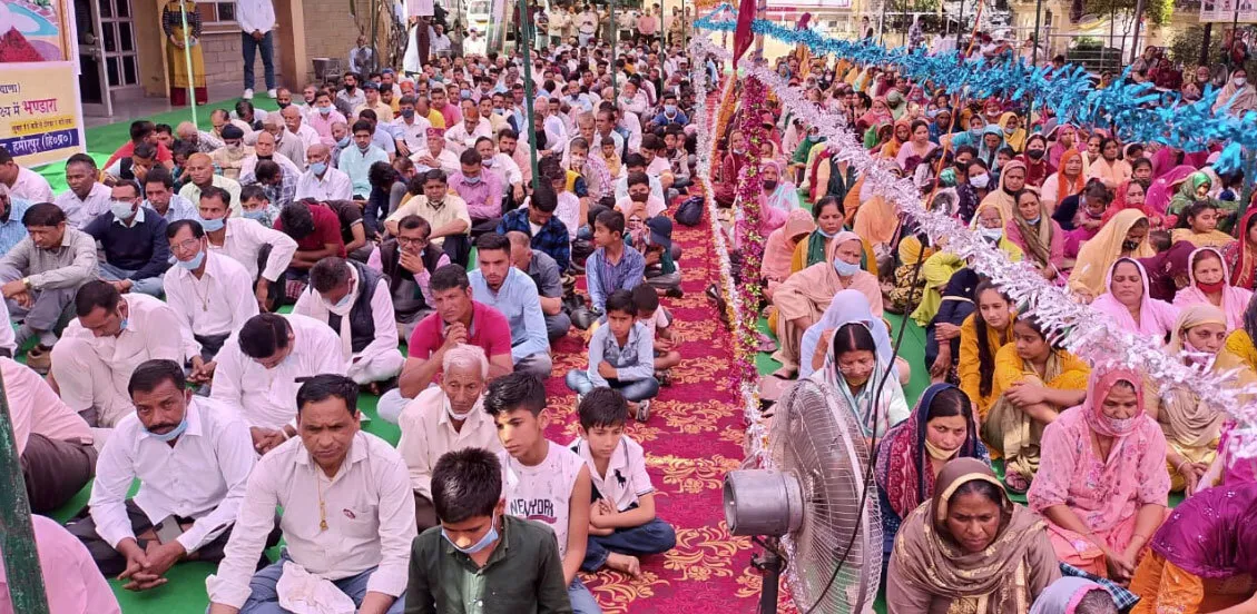 हमीरपुर में बजा डेरा सच्चा सौदा का डंका, नामचर्चा में उमड़ा साध-संगत का सैलाब