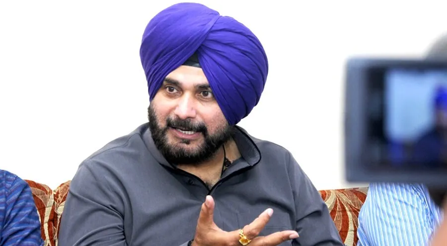 कांग्रेसियों के निशाने पर सिद्धू और चन्नी
