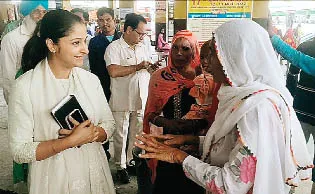 माता तुसी फिकर ना करो, तुहाडी पोती नूं सरकार पढ़ाएगी’