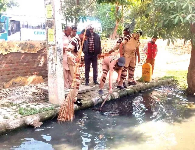 कल्याण नगर की साध-संगत ने सेक्टर-15, अस्पताल व सदर बाजार को दी स्वच्छता की सौगात