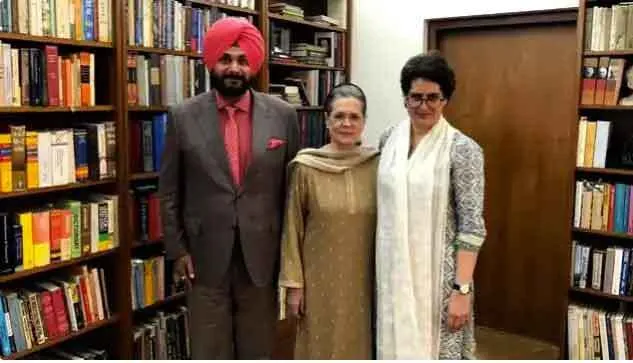जाएगी नवजोत सिंह सिद्धू की कुर्सी, सोनिया गांधी ने पांचों राज्यों के प्रदेश अध्यक्षों से मांगा इस्तीफा