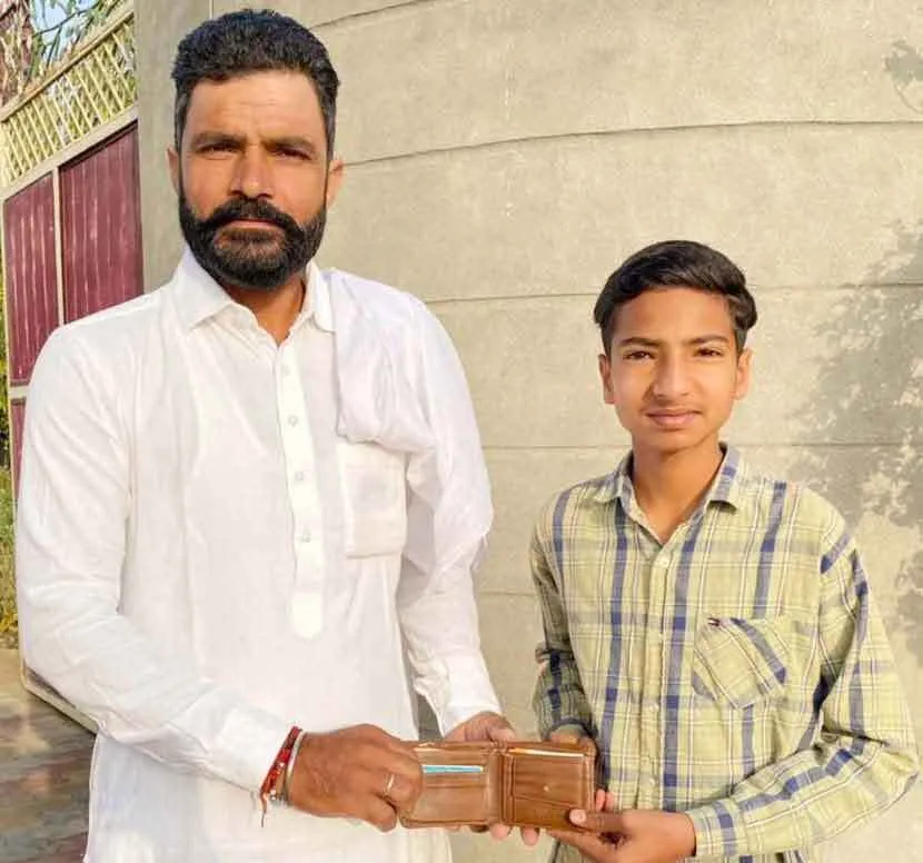 सुखदीप इन्सां ने पर्स लौटाकर दिखाई ईमानदारी