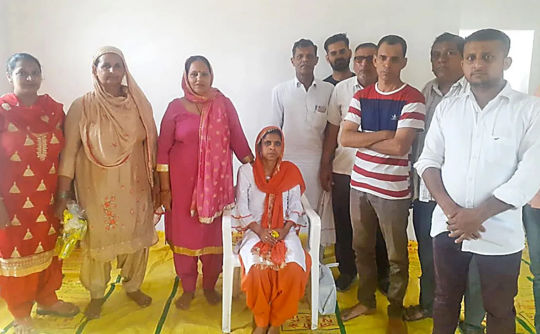 सराहनीय: ढांड ब्लॉक की साध-संगत ने बीमार महिला का करवाया इलाज